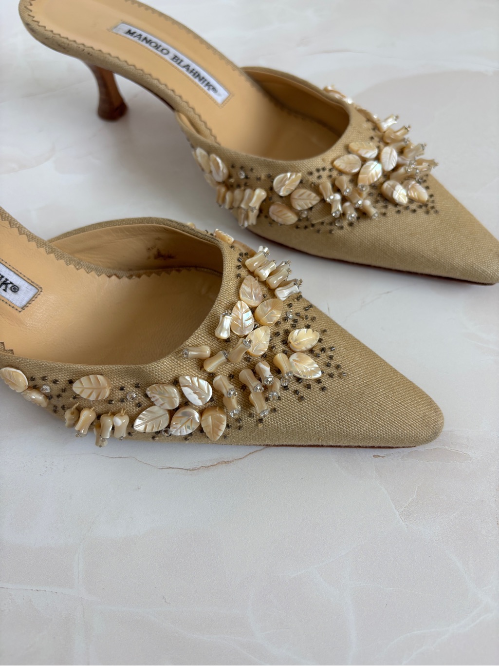 Rare Vintage Y2k Manolo Blahnik Tan Pearl Kitten Heel Mule — image 4 of 8